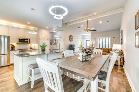 Dining Area | Open Floor Plan | Dishware & Flatware Provided