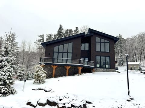 Sundance at Mt Snow. Ski-on/off