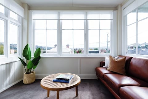 Cosy Sunroom with Endless Views