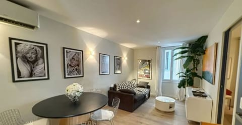 Light and airy living room with air conditioning 