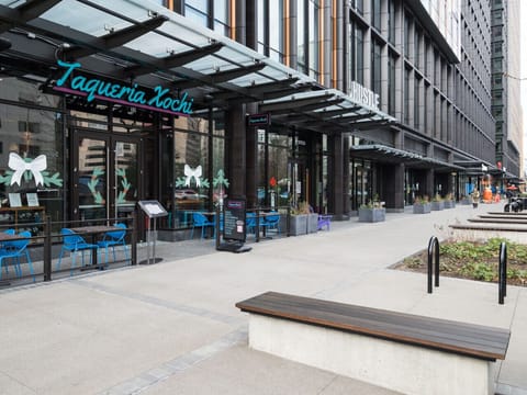 Nearby restaurants and other establishments with everything you may need for your stay.