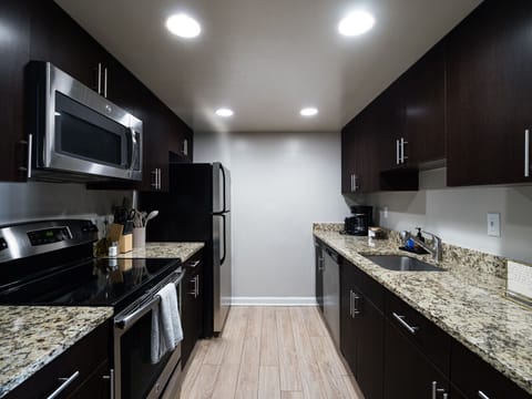 Whether it’s a quick snack or a family dinner, this kitchen is fully equipped to make cooking feel effortless and enjoyable.