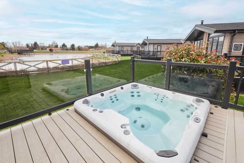 Stan Hollis Lodge, Great Ayton - Host & Stay