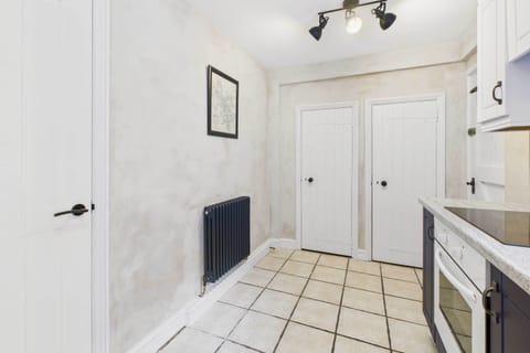 Dame Alice Street, Bedford - Host & Stay