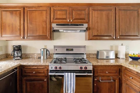 More of the well equipped kitchen!