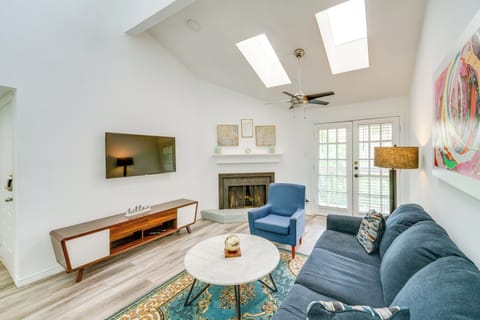 Dallas Vacation Rental | 2BR | 2BA | Stairs Required | 1,400 Sq Ft