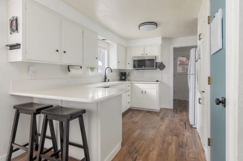 2025 major kitchen reno. New dishwasher, cooktop, microwave & granite counters