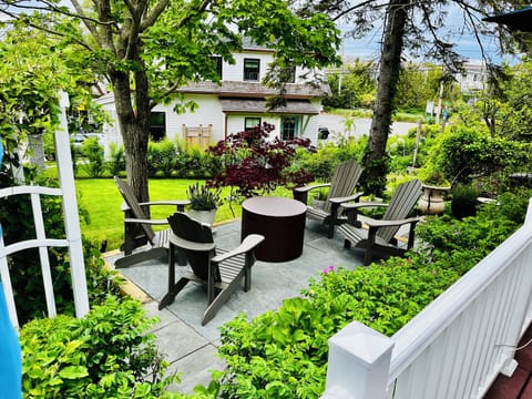 Front terrace with fire pit