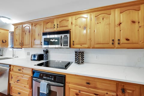 Sleek appliances and endless counter space for every chef’s dream #ModernKitchen