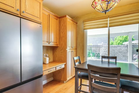 Dining Area | Dishware/Flatware