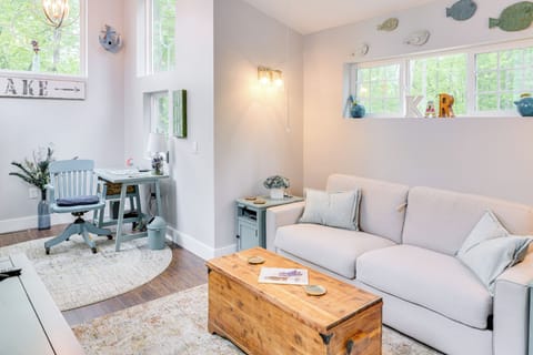 Smithville Vacation Rental | 1BR | 1BA | Stairs Required | 872 Sq Ft