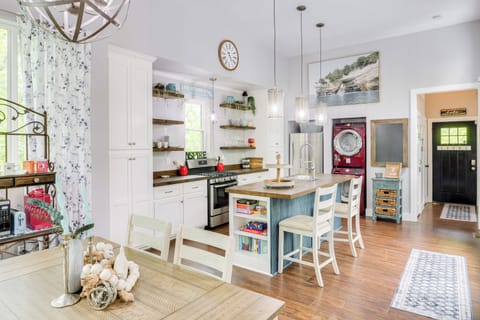 Dining Area | Open Floor Plan | Central A/C & Heating | Keurig Coffee Maker