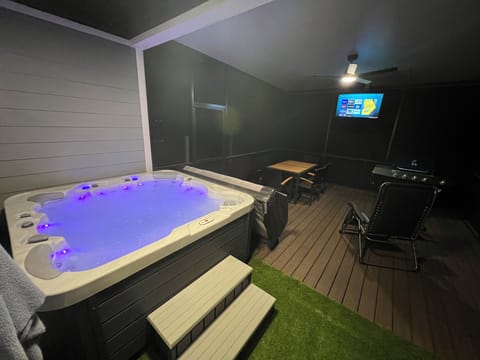 Indoor spa tub