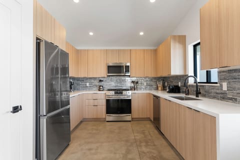 Fully equipped kitchen.