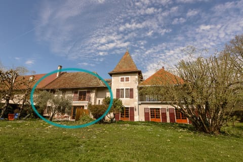 The left-hand side of the photo is available to tenants. 