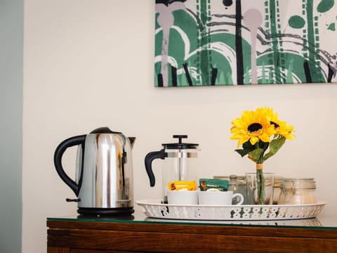 Kitchen Appliance, Tableware, Serveware, Small Appliance, Teapot, Drinkware, Interior Design, Home Appliance