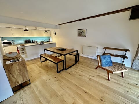 Kitchen / Dining Area