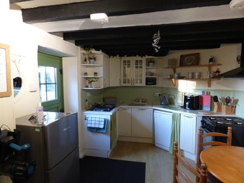 Bright and well equipped Kitchen