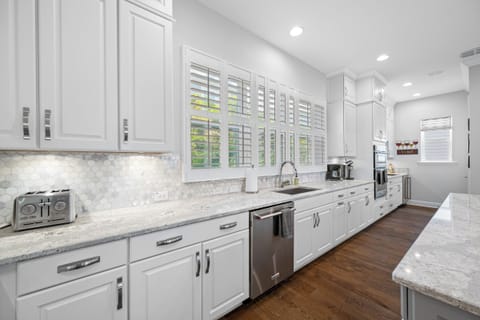 Beautiful, fully stocked gourmet kitchen