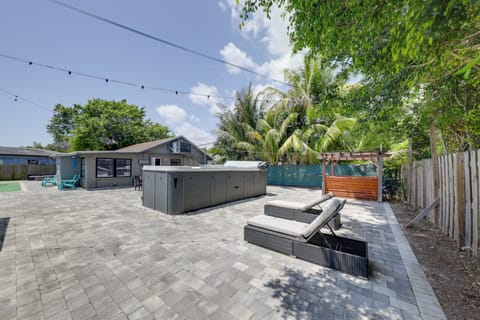 Hollywood Vacation Rental | 5BR | 2BA | 2,000 Sq Ft | Step-Free Entry