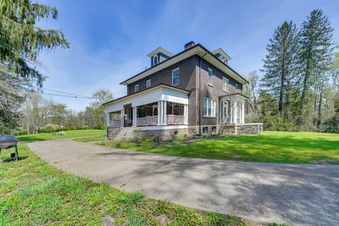 2-Story House | Self Check-In | 7 Mi to ACE Adventure