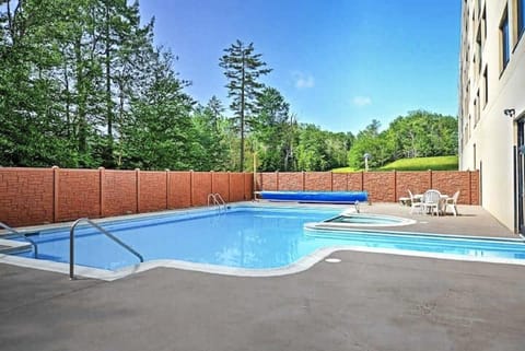 When you stay at Silver Creek, you'll enjoy free access to the indoor/outdoor pool!