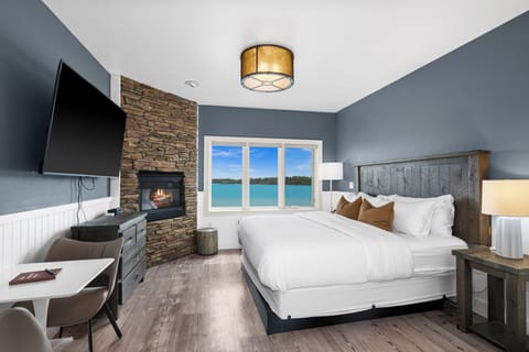 Sunset Suite | Lake View | King Bed