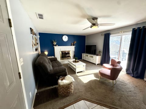 Cozy Family Room and Fireplace!