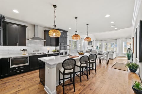 Counter seating for 3