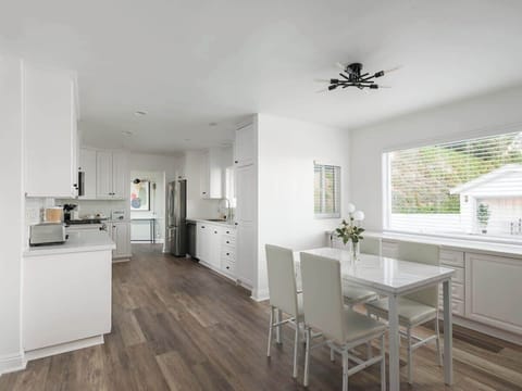 Additional flex office space/breakfast nook