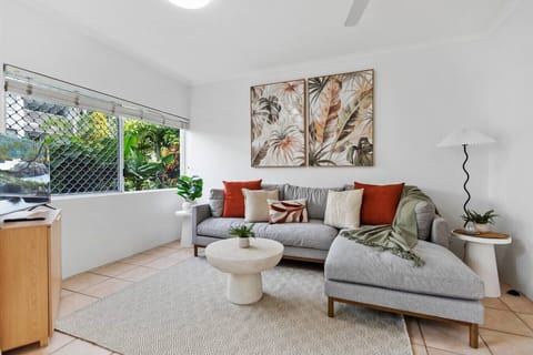 Relax in this cozy and inviting living room, perfect for unwinding after a day of exploring Cairns. The space is bright and airy, with comfortable seating and tasteful decor that creates a warm and welcoming atmosphere.