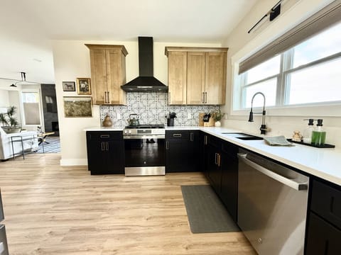 Full Kitchen #1 | Lower House