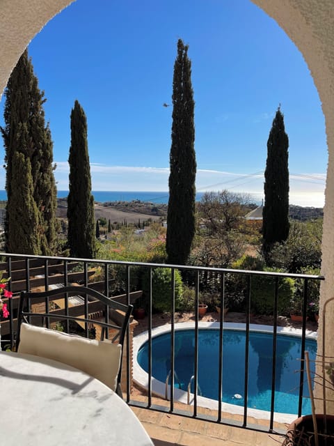 Sea views, private pool, terrace dining