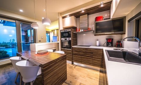 Villa 1 Full Kitchen