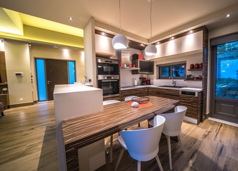 Villa 1 Full Kitchen