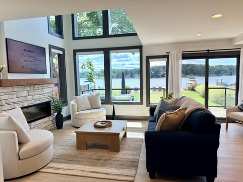 Living room with Fireplace