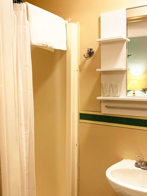 3 pcs private bathroom