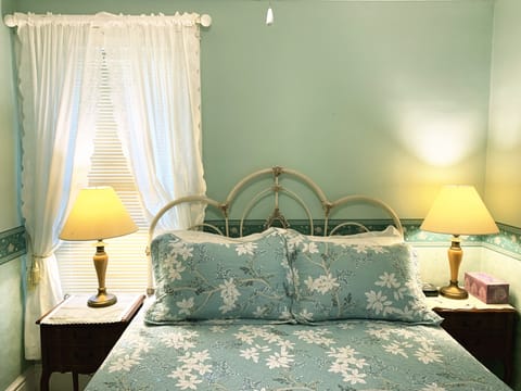 Queen bed Comfortable