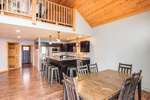 Dining Area | Dishware & Flatware | Main Level