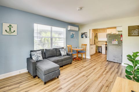 Living Room | Smart TV | Board Games