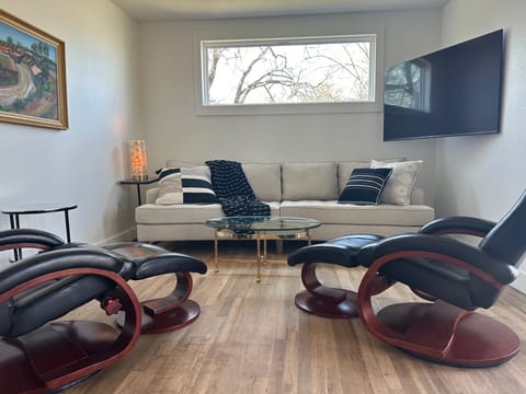 Open living with stylish leaher recliners.