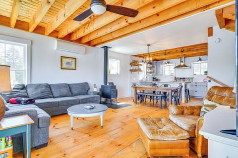 Living Room | Free WiFi | Central Heating & A/C | Smart TV | Main Floor