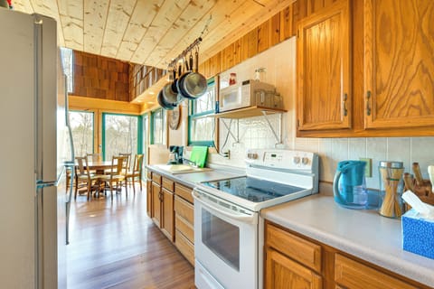 Kitchen | Cooking Basics | Dining Table | Dishware/Flatware