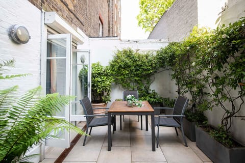 Welcome to a beautiful stay at the Christchurch in Chelsea!