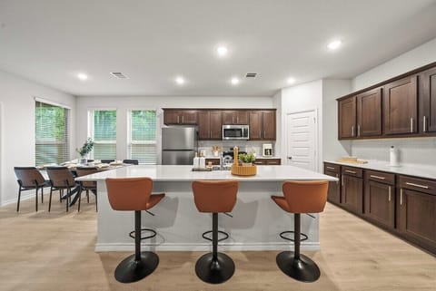 Kitchen & Dining Area