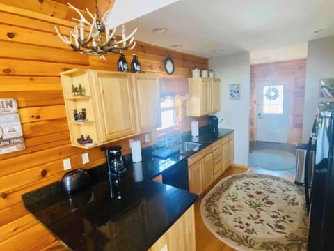 Kitchen to mud room with washer and dryer
