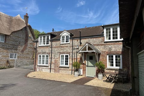 A view of the front of the ground floor apartment
