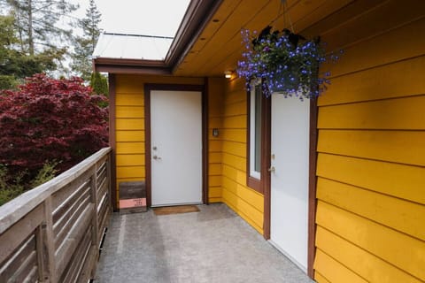 Entry to Snowy Owl Suite