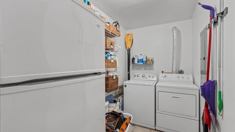 On Site Washer/Dryer with Starter Detergent