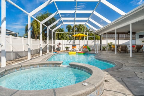 Heated pool, bubbling spa, bband plenty of space to relax.